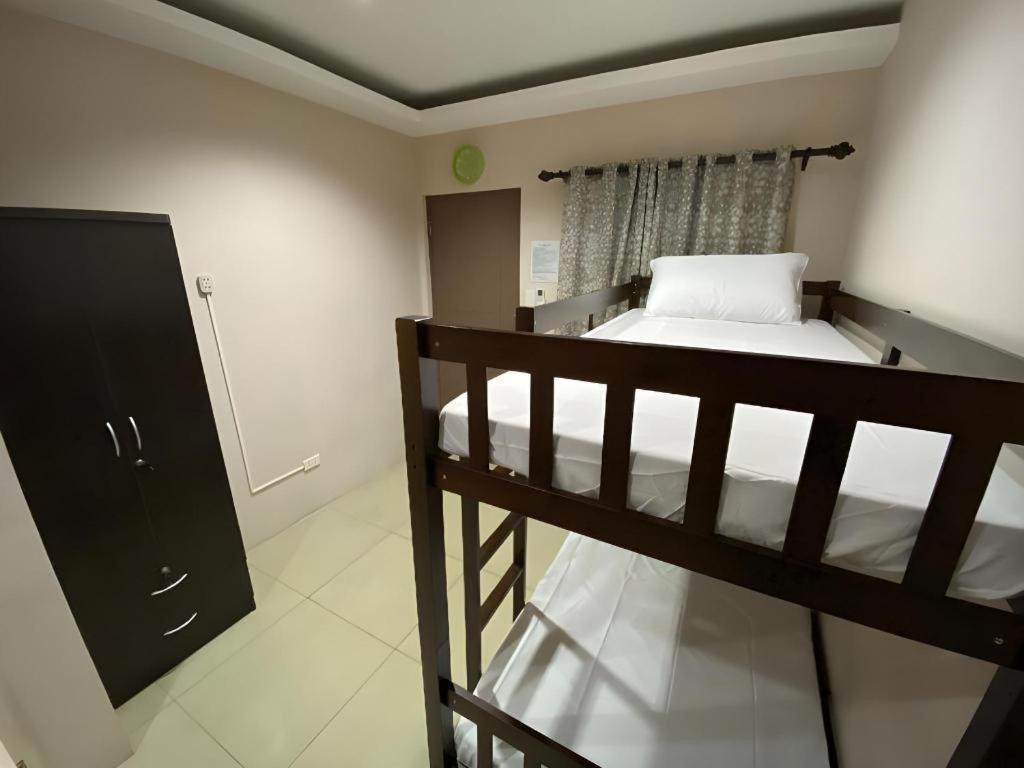 Oyo 766 Ichehan Apartments Manila Ngoại thất bức ảnh