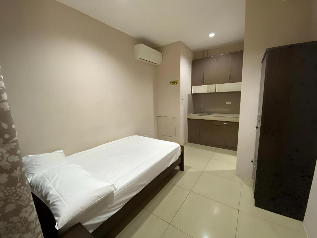 Oyo 766 Ichehan Apartments Manila Ngoại thất bức ảnh